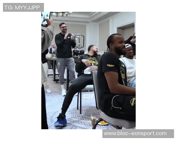 库里在奥兰多客场穿哈达威蓝喷引发球迷热议乱穿鞋时代来临